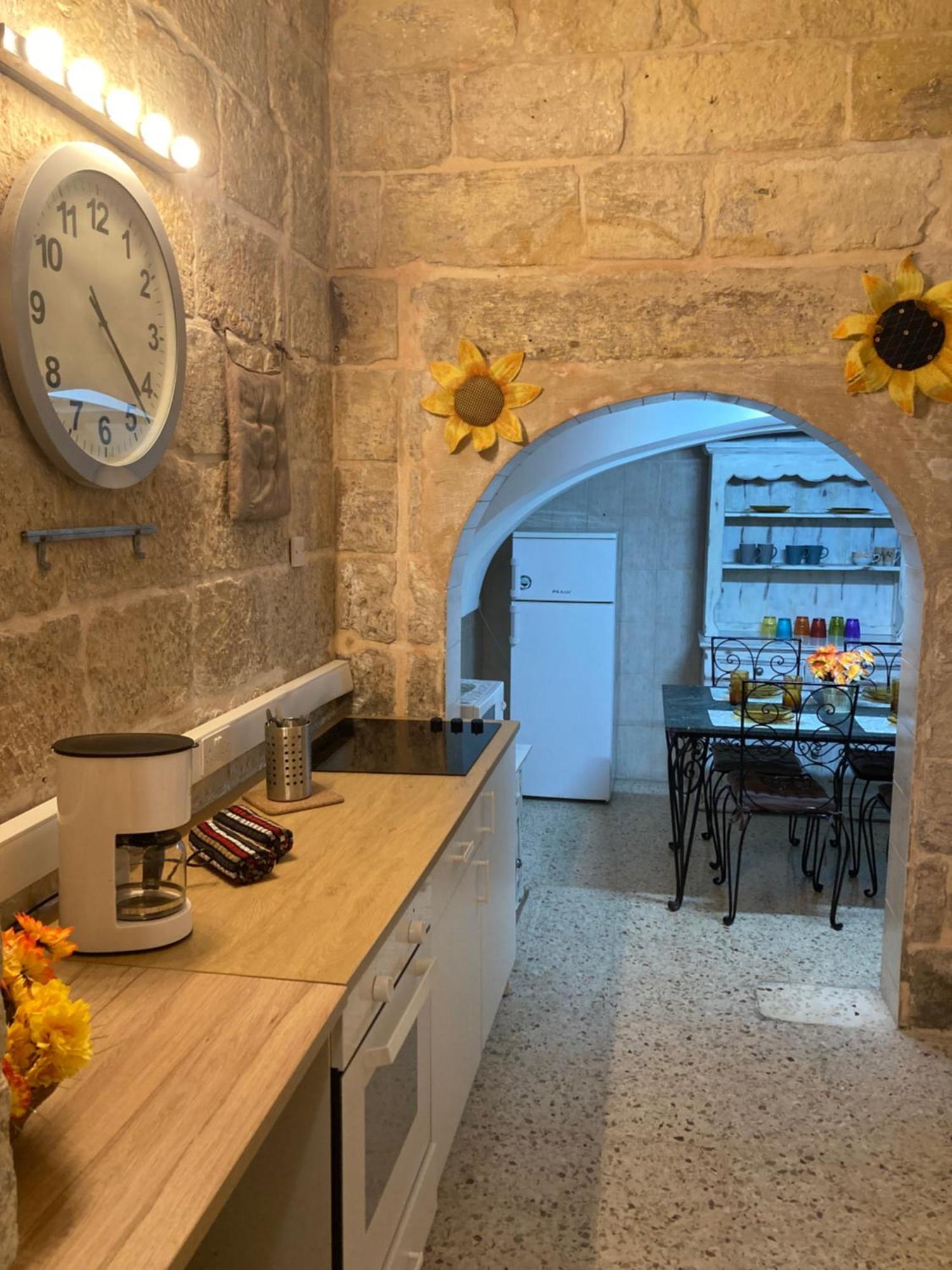 Апартаменти Charming Central Townhouse In Sliema Steps From Promenade And Sliema Ferry Екстер'єр фото