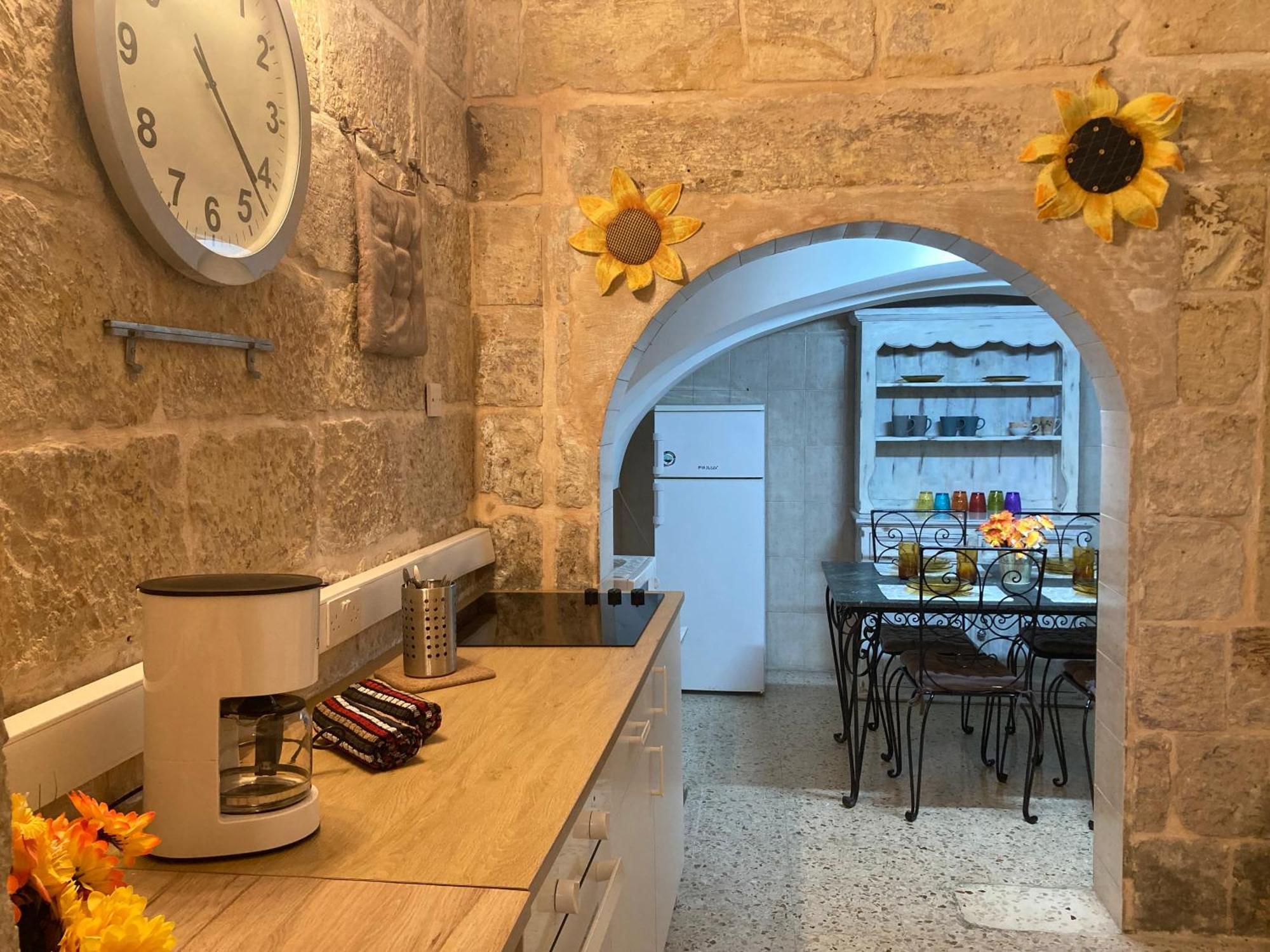 Апартаменти Charming Central Townhouse In Sliema Steps From Promenade And Sliema Ferry Екстер'єр фото